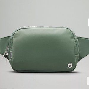 Lululemon Everywhere Belt Bag 2L Grey Eucalyptus